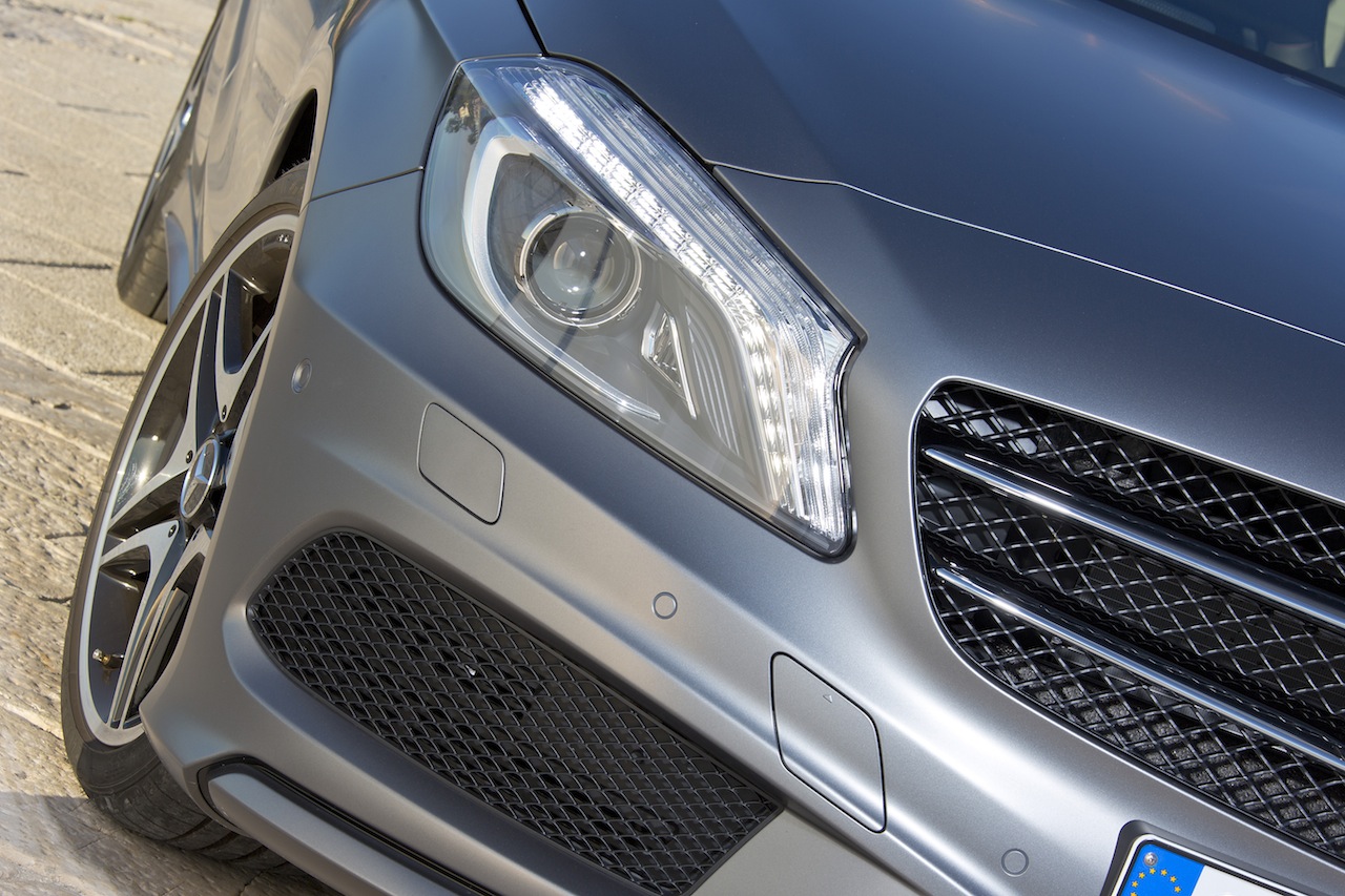 Mercedes-Benz A-Klasse W176 krijgt een facelift en moet in Nederland meer particuliere rijders gaan aantrekken.