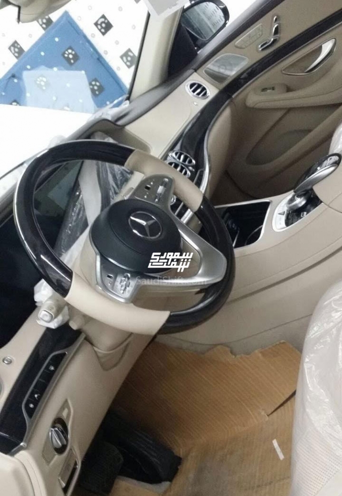 De gefacelifte Mercedes-Benz S-Klasse is vroegtijdig op het internet beland. De beelden tonen niet alleen de binnen- en buitenkant, maar ook een volledig nieuwe uitvoering