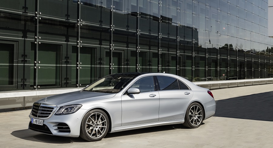 Mercedes-Benz heeft de vernieuwde S-Klasse nu volledig onthuld. Er zijn nieuwe motoren, een plug-in hybridevariant, meer rijtechnologie en meerdere kleinere wijzigingen.