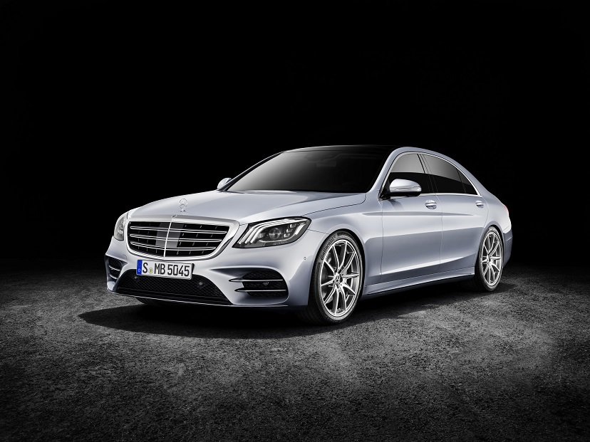 Mercedes-Benz heeft de vernieuwde S-Klasse nu volledig onthuld. Er zijn nieuwe motoren, een plug-in hybridevariant, meer rijtechnologie en meerdere kleinere wijzigingen.