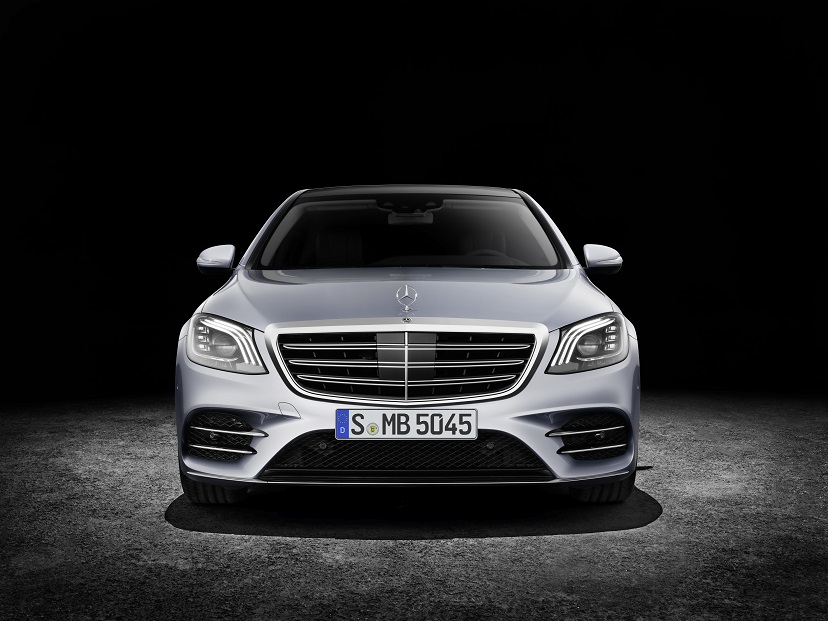 Mercedes-Benz heeft de vernieuwde S-Klasse nu volledig onthuld. Er zijn nieuwe motoren, een plug-in hybridevariant, meer rijtechnologie en meerdere kleinere wijzigingen.