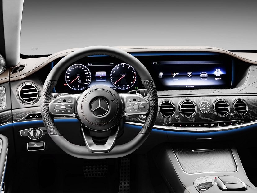 Mercedes-Benz heeft de vernieuwde S-Klasse nu volledig onthuld. Er zijn nieuwe motoren, een plug-in hybridevariant, meer rijtechnologie en meerdere kleinere wijzigingen.