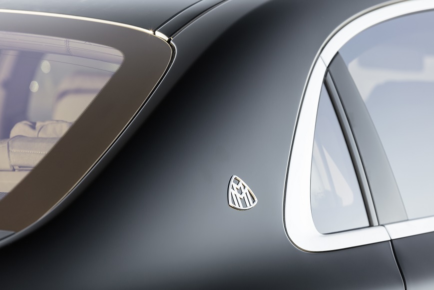 Mercedes-Benz heeft de vernieuwde S-Klasse nu volledig onthuld. Er zijn nieuwe motoren, een plug-in hybridevariant, meer rijtechnologie en meerdere kleinere wijzigingen.