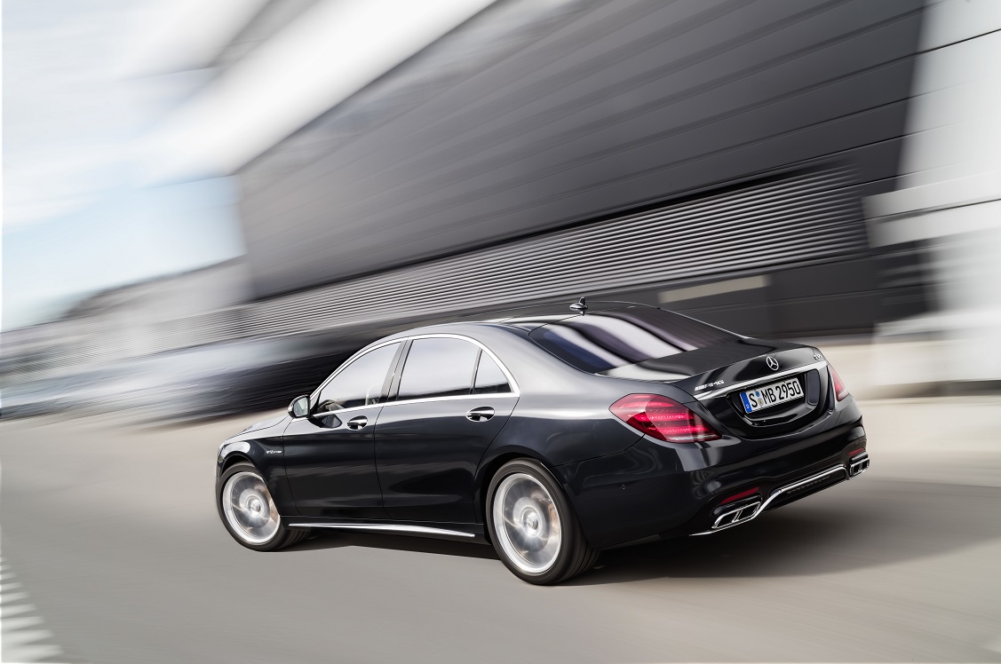 Mercedes-Benz heeft de vernieuwde S-Klasse nu volledig onthuld. Er zijn nieuwe motoren, een plug-in hybridevariant, meer rijtechnologie en meerdere kleinere wijzigingen.