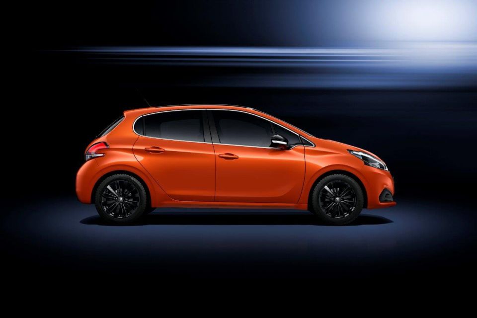 Peugeot 208 facelift met 208 GT komt naar Autosalon Genve 2015.