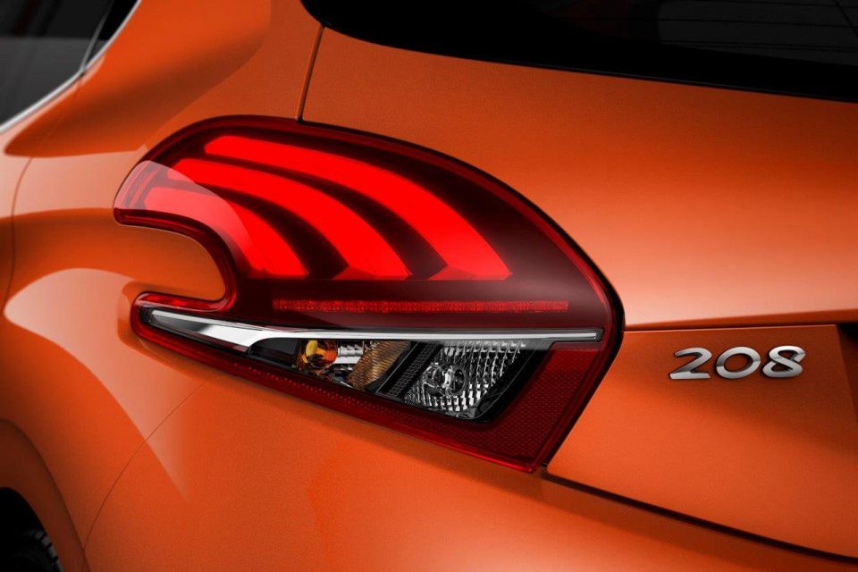 Peugeot 208 facelift met 208 GT komt naar Autosalon Genve 2015.