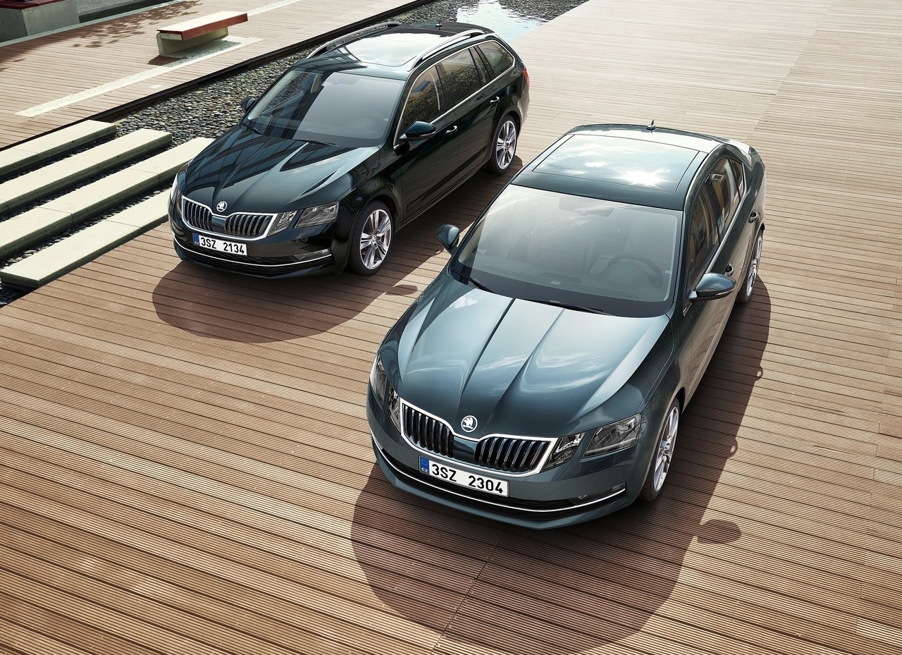 De Skoda Octavia heeft een facelift gekregen. Naast een nieuw front brengt die enkele nieuwe rijhulpsystemen en verbeterde technieken met zich mee.
