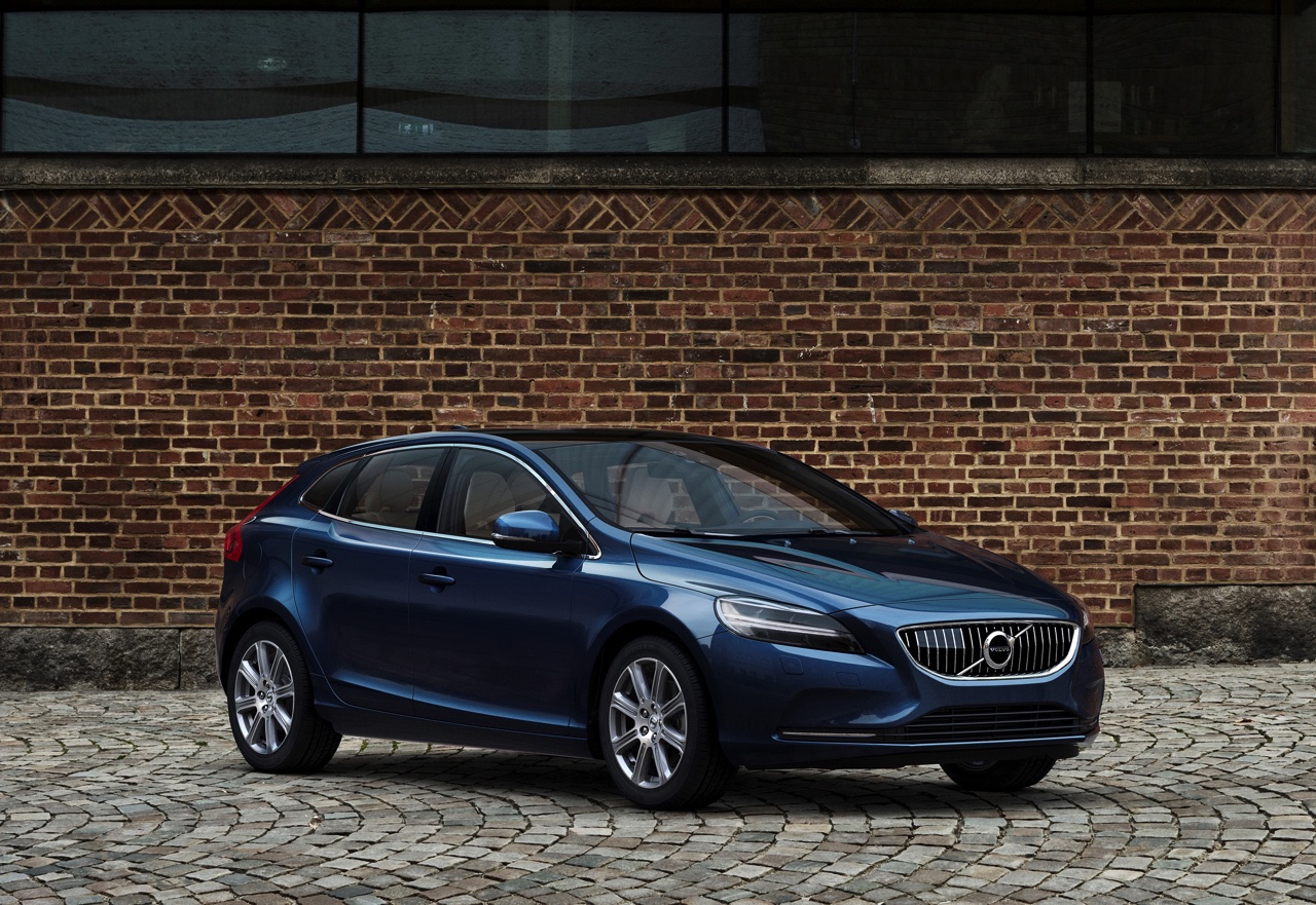 Facelift voor Volvo V40 in modeljaar 2017. De best seller van Volvo beleeft zijn debuut op de Autosalon van Geneve 2016.