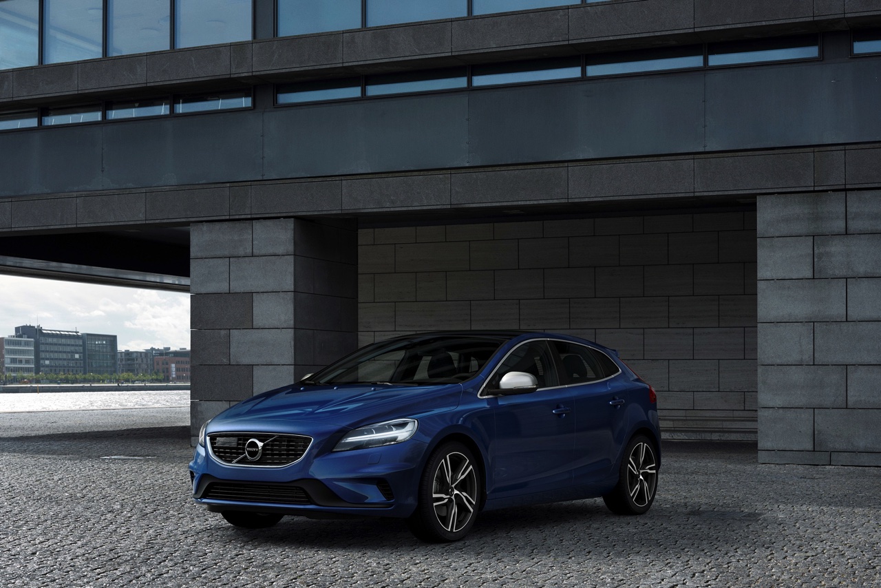Facelift voor Volvo V40 in modeljaar 2017. De best seller van Volvo beleeft zijn debuut op de Autosalon van Geneve 2016.