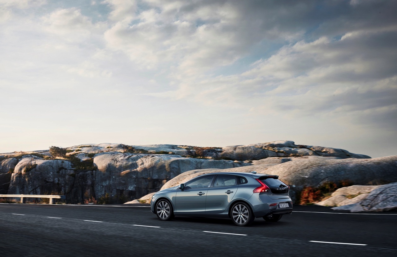 Facelift voor Volvo V40 in modeljaar 2017. De best seller van Volvo beleeft zijn debuut op de Autosalon van Geneve 2016.