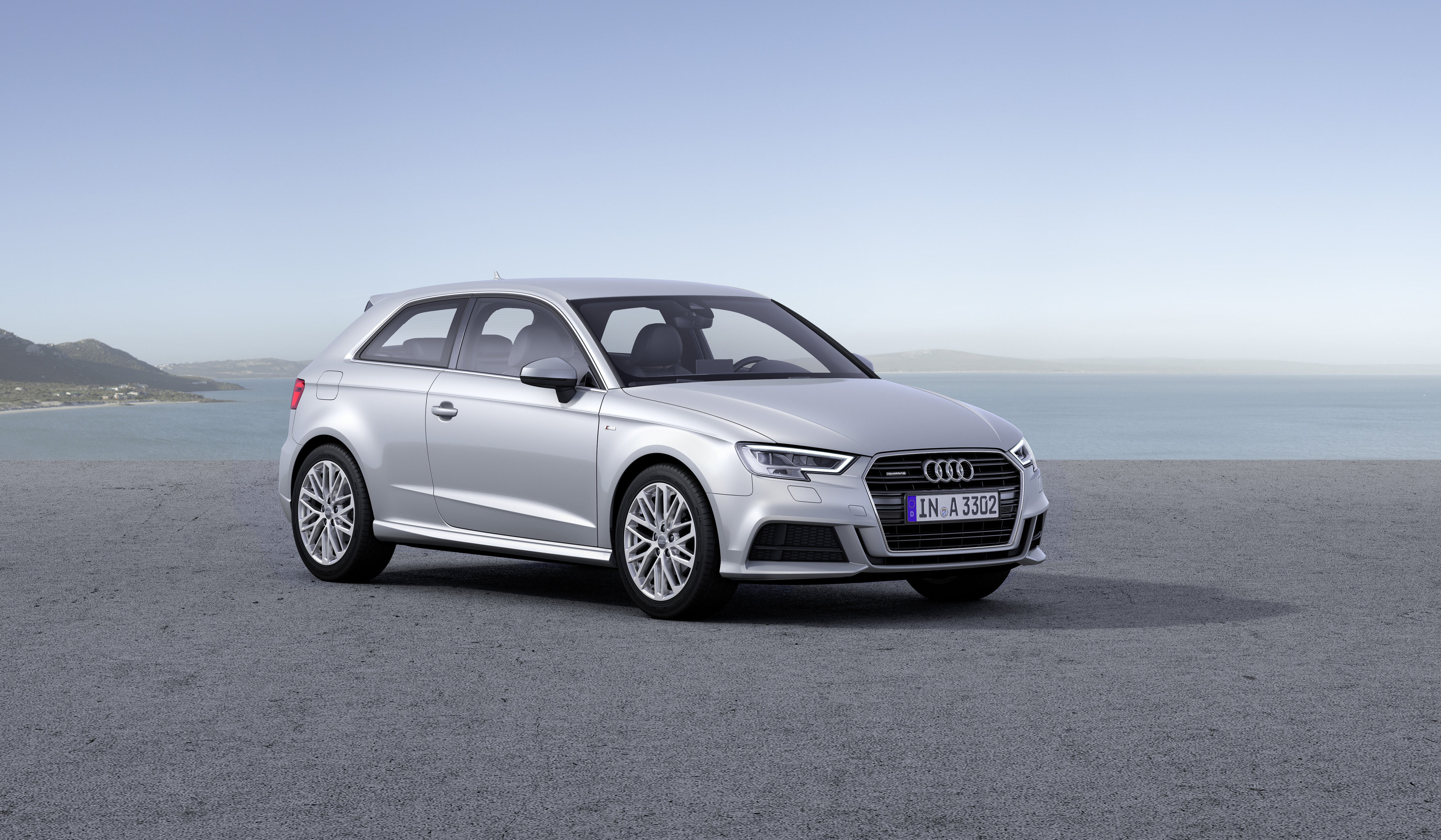 Facelift Audi A3 een feit. Vanaf de zomer 2016 staat de vernieuwde Audi A3 met een nieuw gezicht, verse motoren, de 1.0 TFSI driecilinder en meer veiligheid in de showrooms.