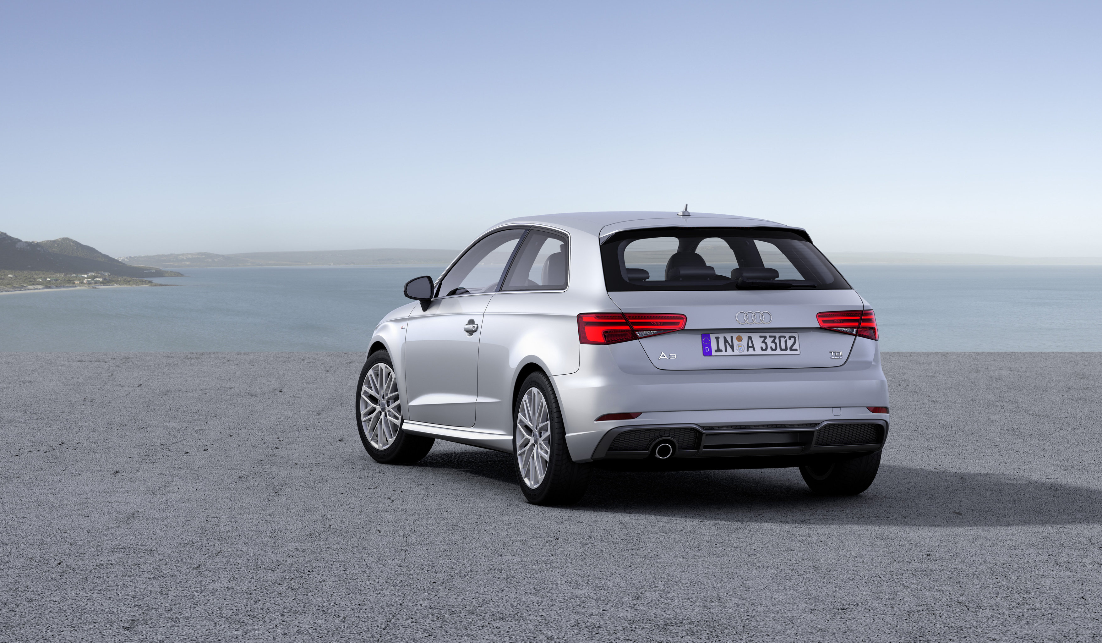 Facelift Audi A3 een feit. Vanaf de zomer 2016 staat de vernieuwde Audi A3 met een nieuw gezicht, verse motoren, de 1.0 TFSI driecilinder en meer veiligheid in de showrooms.