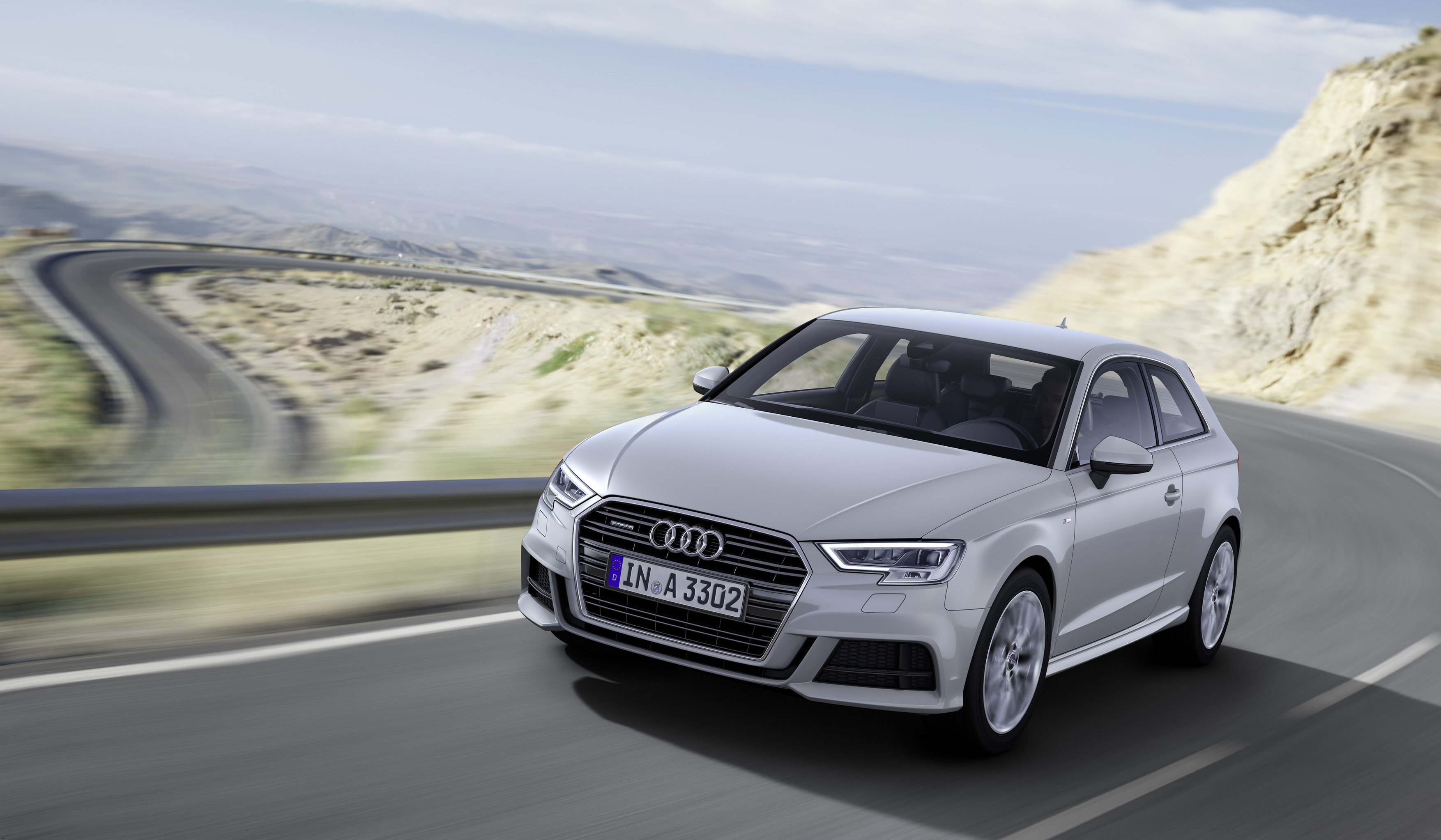 Facelift Audi A3 een feit. Vanaf de zomer 2016 staat de vernieuwde Audi A3 met een nieuw gezicht, verse motoren, de 1.0 TFSI driecilinder en meer veiligheid in de showrooms.