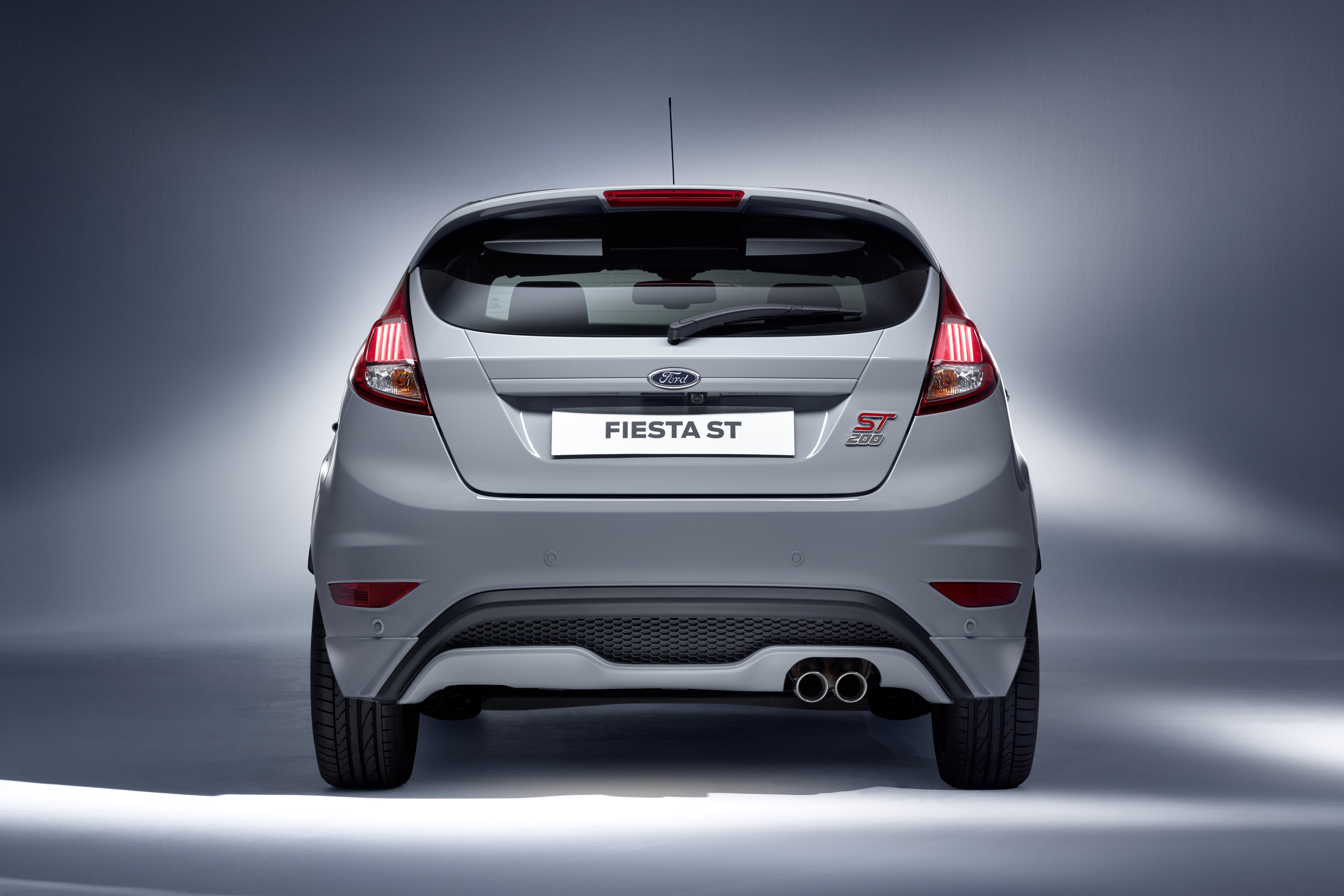 Ford haalt de Fiesta ST200 niet als feestnummer naar Nederland. De jubileumeditie zou bij ons te duur worden. Wel staat de Fiesta ST-Line op het programma.