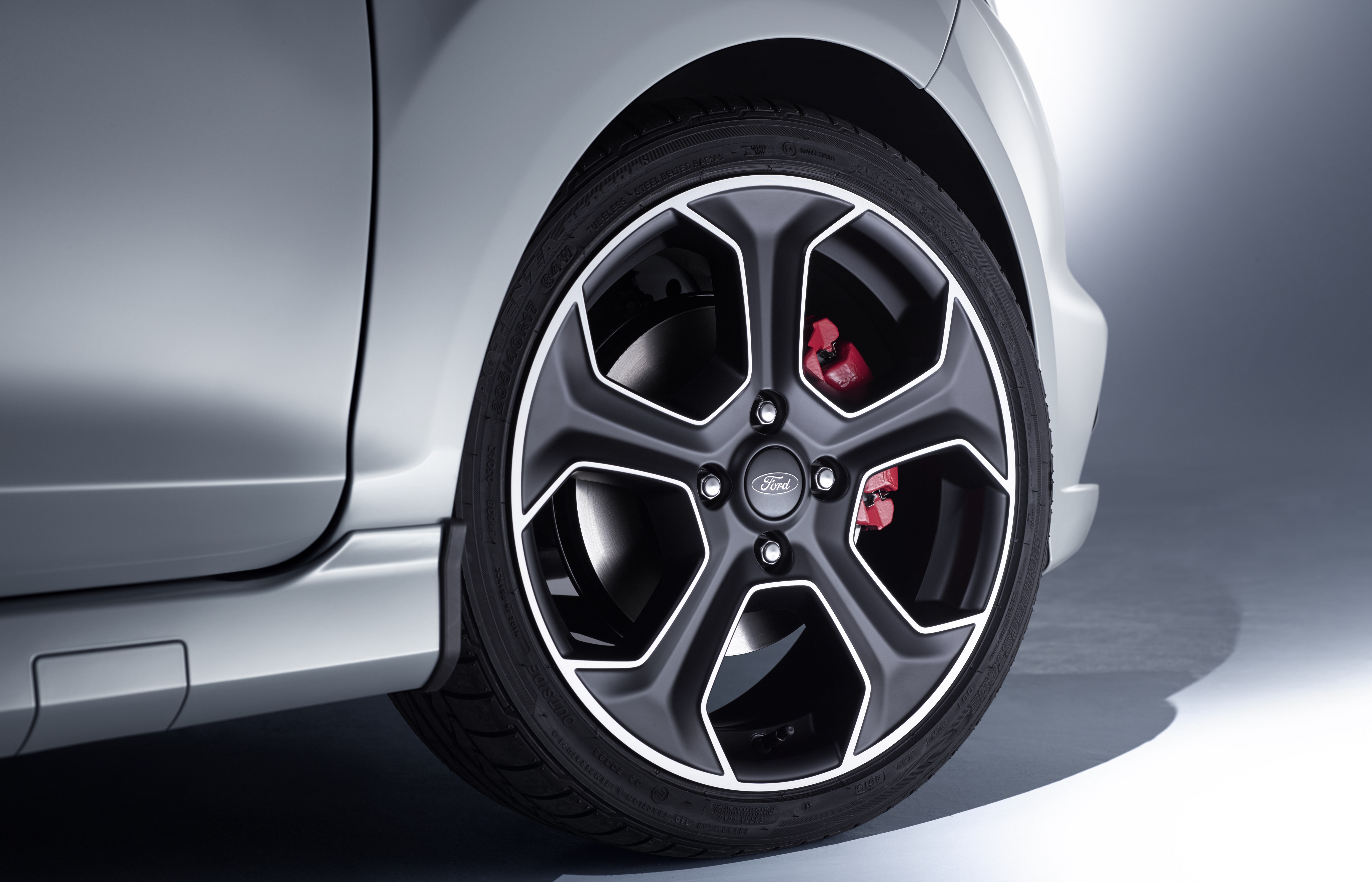 Ford haalt de Fiesta ST200 niet als feestnummer naar Nederland. De jubileumeditie zou bij ons te duur worden. Wel staat de Fiesta ST-Line op het programma.