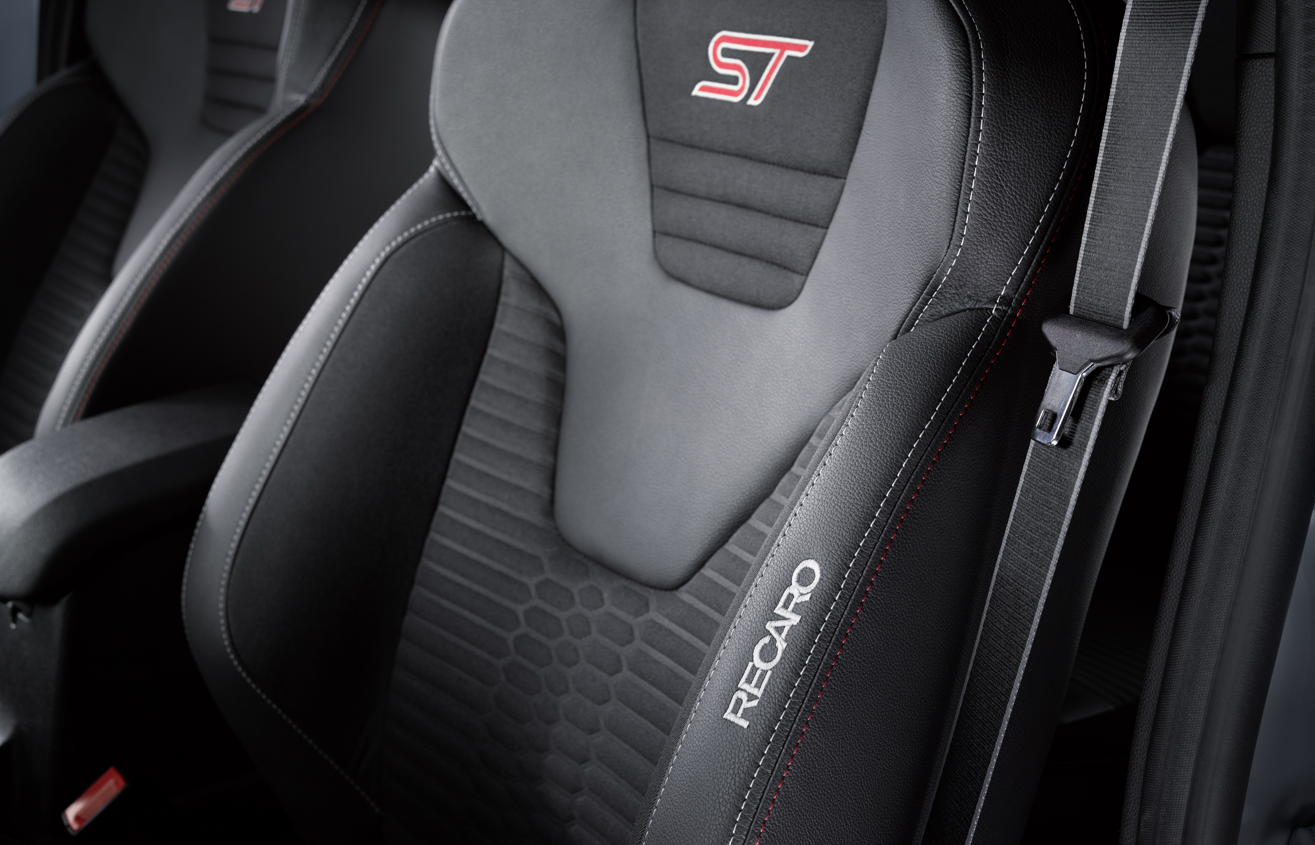 Ford haalt de Fiesta ST200 niet als feestnummer naar Nederland. De jubileumeditie zou bij ons te duur worden. Wel staat de Fiesta ST-Line op het programma.