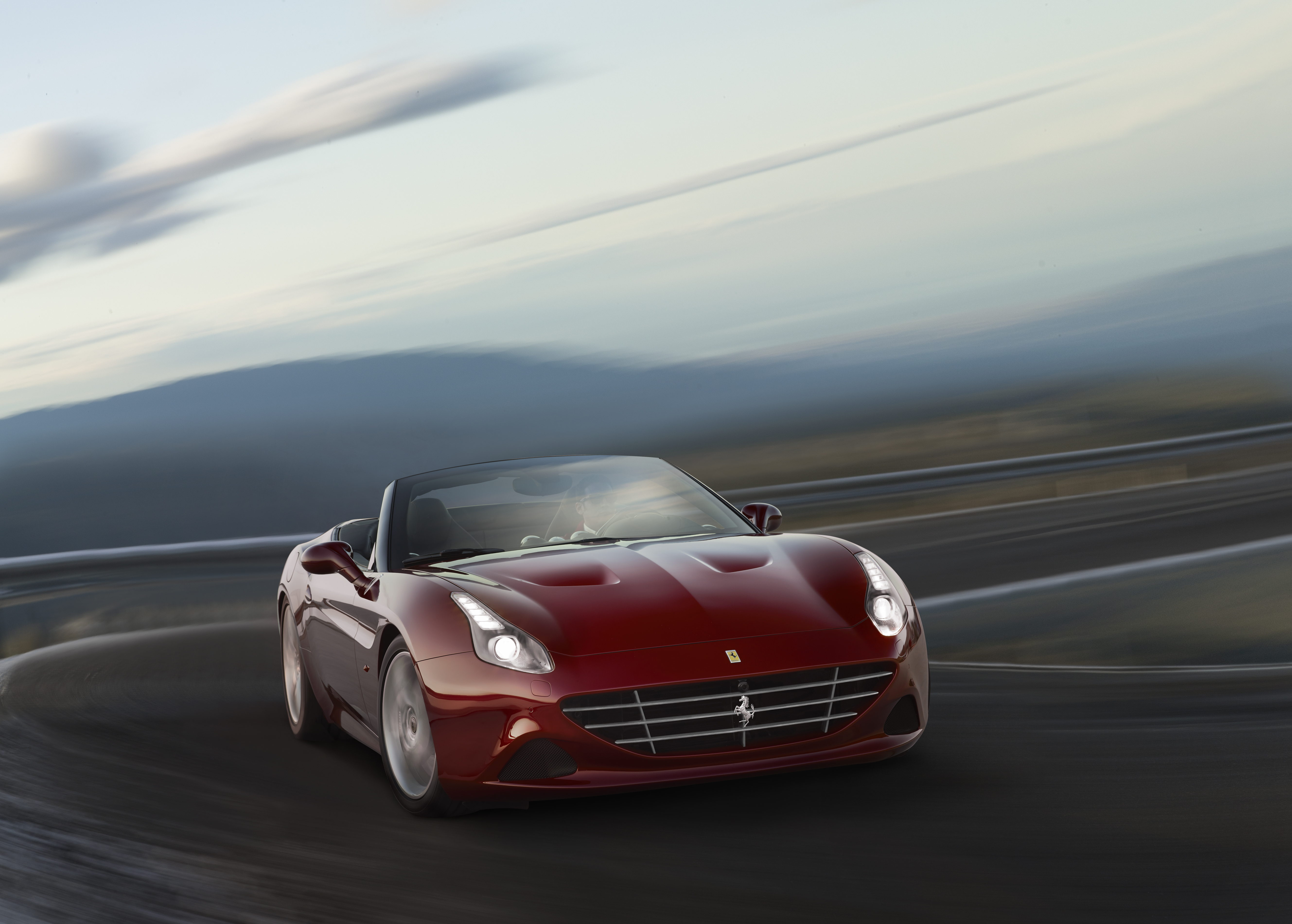 Meer sportiviteit voor oog en oor met het Handling Speciale pakket voor de Ferrari California T 2016.