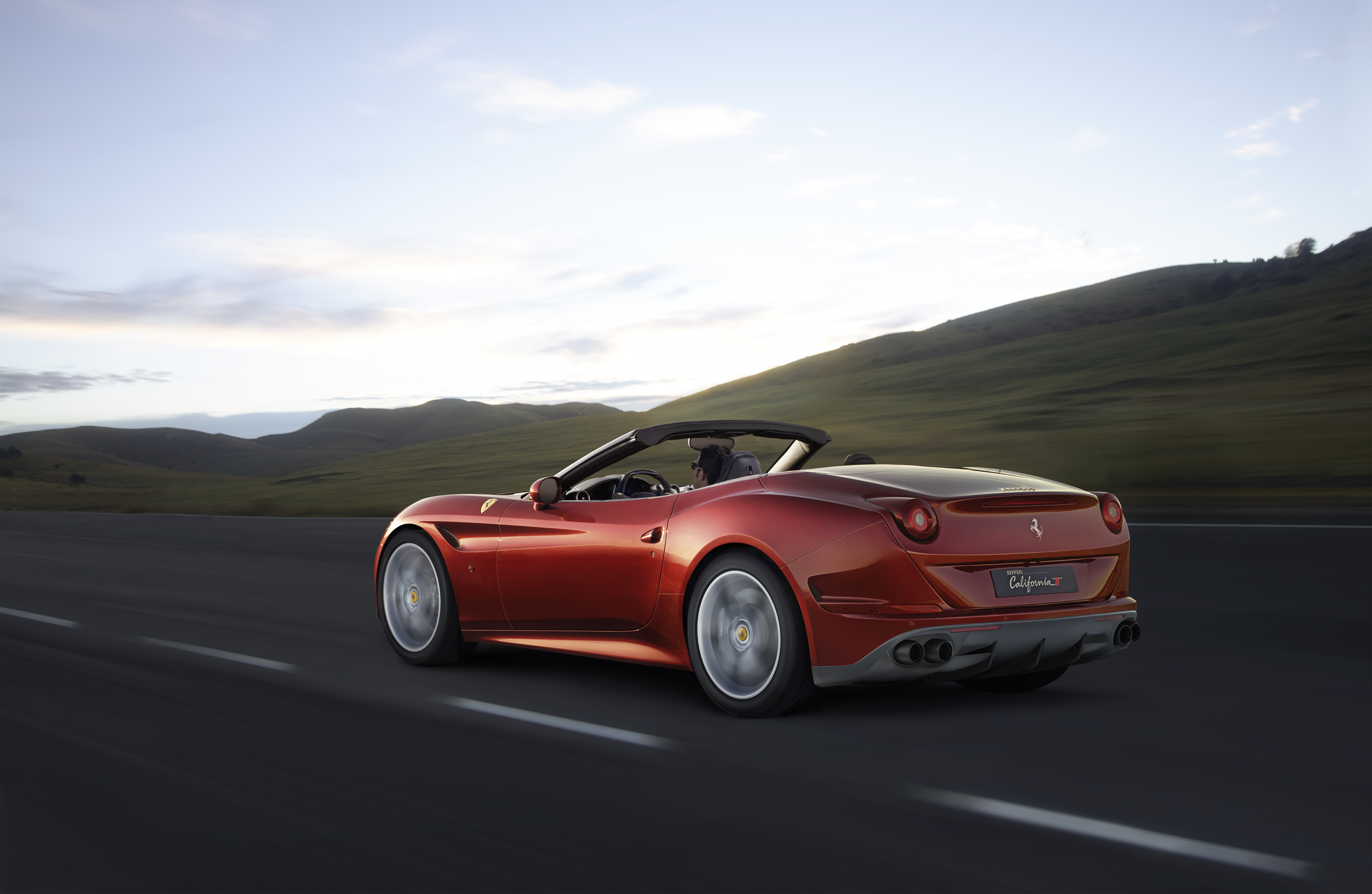 Meer sportiviteit voor oog en oor met het Handling Speciale pakket voor de Ferrari California T 2016.