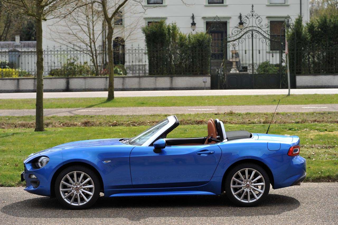 Fiat ontwikkelde op basis van de Mazda MX-5 een eigen roadster, de 124 Spider. Weet de Italiaan het Japanse niveau te verbeteren?