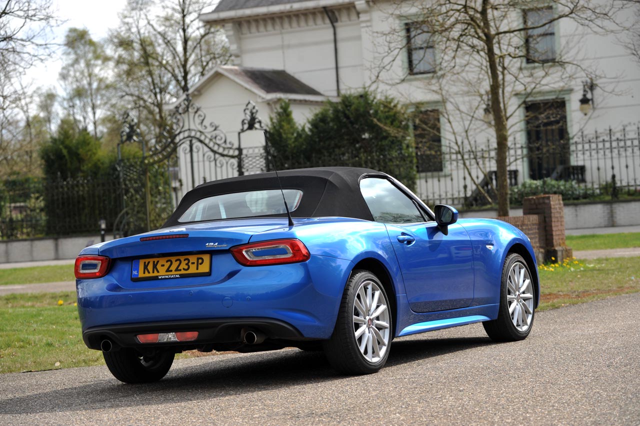 Fiat ontwikkelde op basis van de Mazda MX-5 een eigen roadster, de 124 Spider. Weet de Italiaan het Japanse niveau te verbeteren?