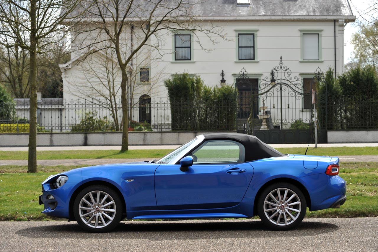 Fiat ontwikkelde op basis van de Mazda MX-5 een eigen roadster, de 124 Spider. Weet de Italiaan het Japanse niveau te verbeteren?