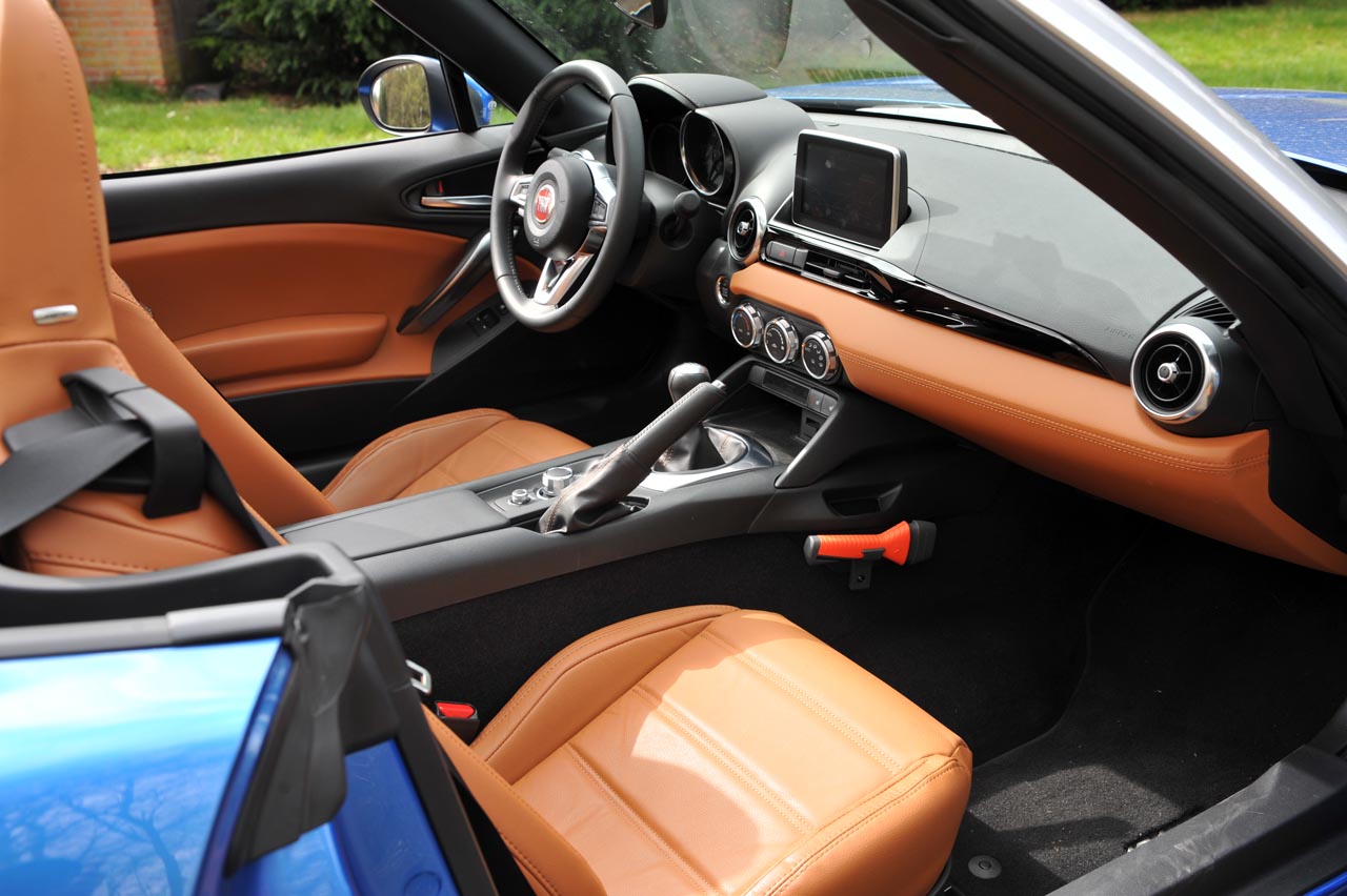 Fiat ontwikkelde op basis van de Mazda MX-5 een eigen roadster, de 124 Spider. Weet de Italiaan het Japanse niveau te verbeteren?
