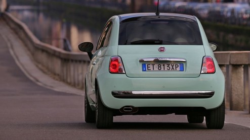 Fiat levert de Fiat 500 met modeljaar 2014 ook op LPG. De af-fabriek autogasinstallatie heeft geen meerprijs ten opzichte van de Fiat 500 1.2 69 pk op benzine.