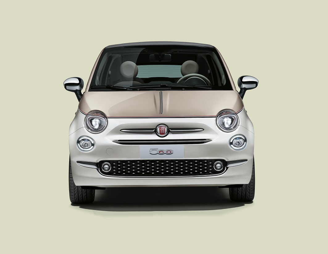De Fiat 500 is 60 jaar geworden en dat wordt gevierd met een speciale limited edition, met klassieke aankledingsdetails. Er komen 35 exemplaren naar Nederland.