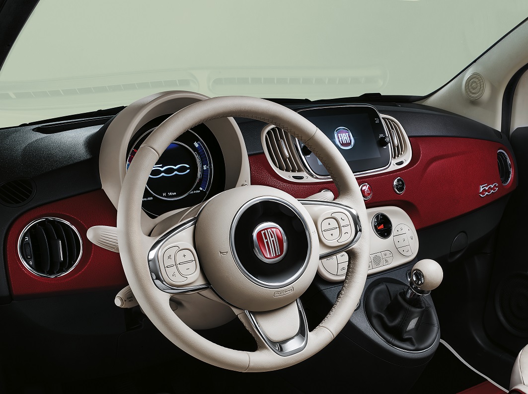 De Fiat 500 is 60 jaar geworden en dat wordt gevierd met een speciale limited edition, met klassieke aankledingsdetails. Er komen 35 exemplaren naar Nederland.