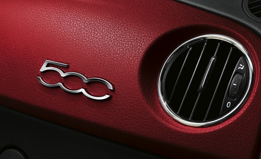 De Fiat 500 is 60 jaar geworden en dat wordt gevierd met een speciale limited edition, met klassieke aankledingsdetails. Er komen 35 exemplaren naar Nederland.