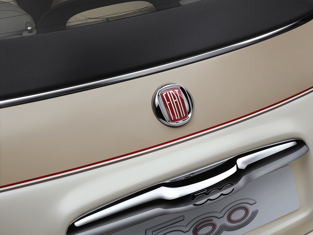 De Fiat 500 is 60 jaar geworden en dat wordt gevierd met een speciale limited edition, met klassieke aankledingsdetails. Er komen 35 exemplaren naar Nederland.