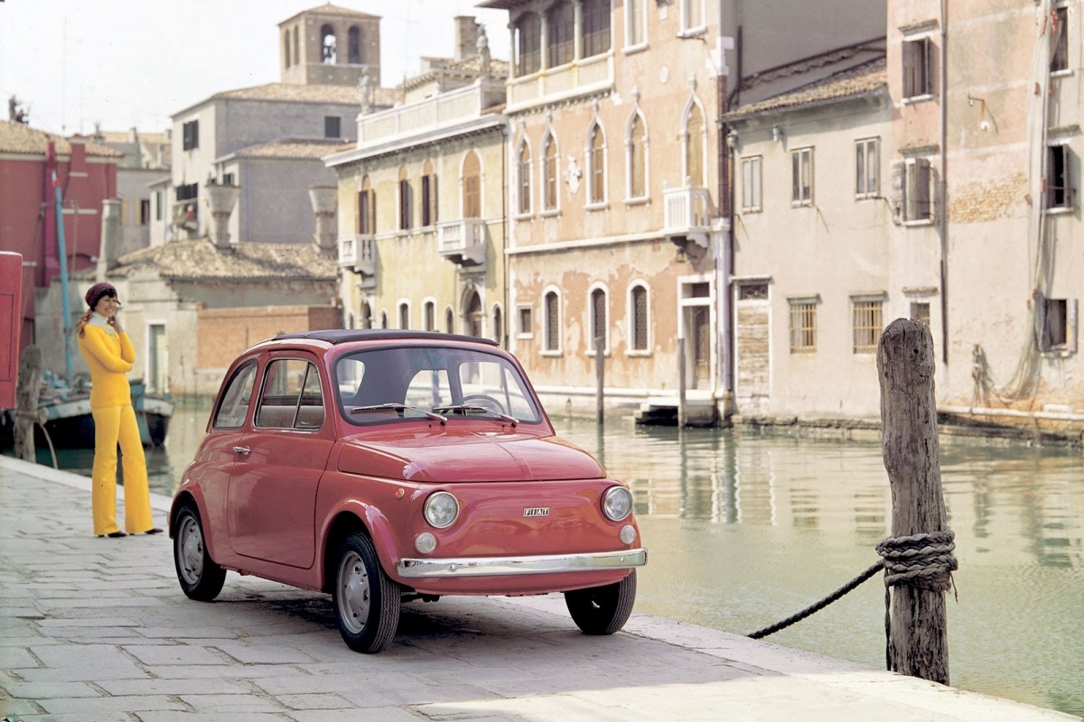 De Fiat 500 werd exact 60 jaar geleden gelanceerd.