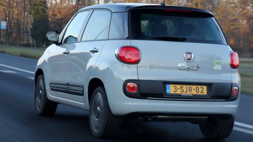 Autotest Fiat 500L op aardgas/CNG. De bronnen met fossiel aardgas zijn eindig. Voor groengas geldt dat niet. De Fiat 500L TwinAir Turbo CNG kan uit de voeten met dit groengas.