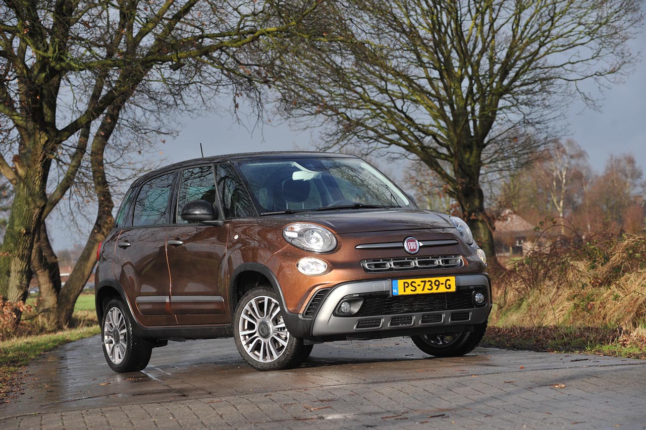 Fiat heeft de 500L een bescheiden facelift gegeven en vooral de uitstraling van het interieur alsmede de nodige elektronische voorzieningen herzien.
