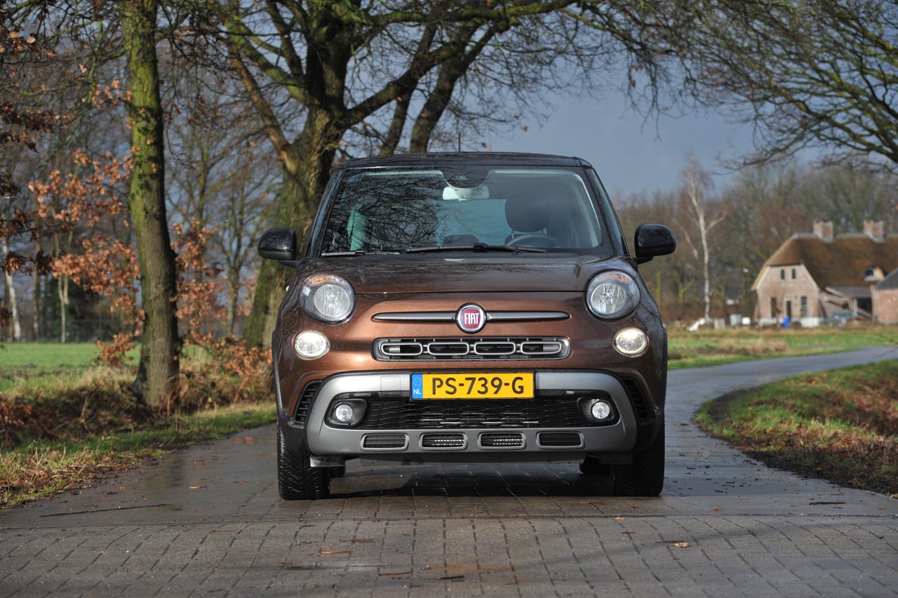 Fiat heeft de 500L een bescheiden facelift gegeven en vooral de uitstraling van het interieur alsmede de nodige elektronische voorzieningen herzien.