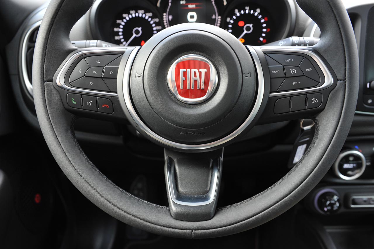Fiat heeft de 500L een bescheiden facelift gegeven en vooral de uitstraling van het interieur alsmede de nodige elektronische voorzieningen herzien.
