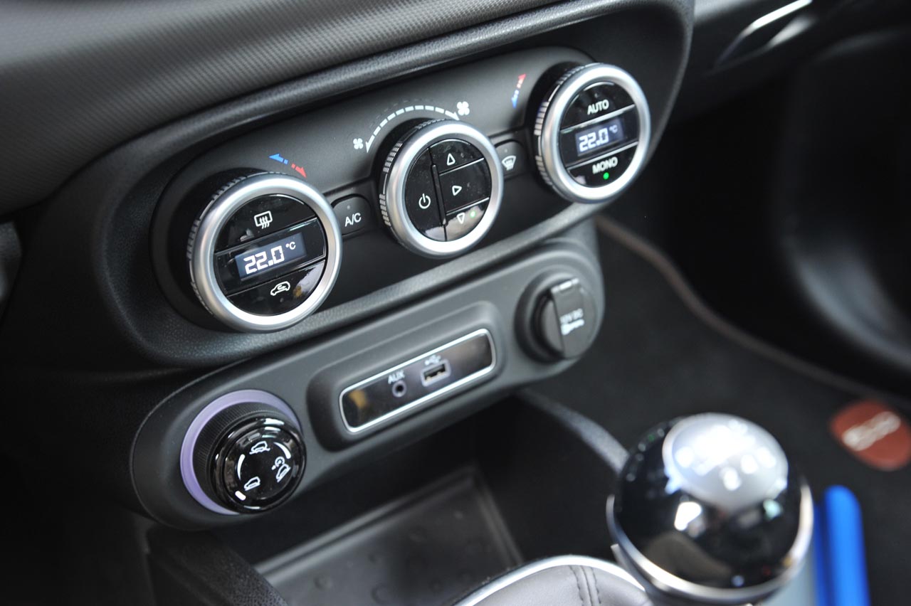 Fiat heeft de 500L een bescheiden facelift gegeven en vooral de uitstraling van het interieur alsmede de nodige elektronische voorzieningen herzien.