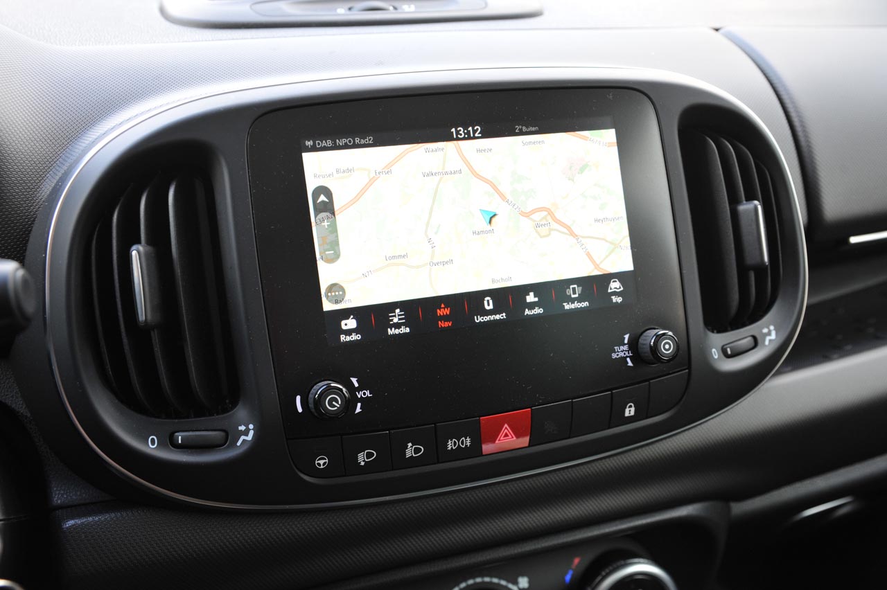 Fiat heeft de 500L een bescheiden facelift gegeven en vooral de uitstraling van het interieur alsmede de nodige elektronische voorzieningen herzien.