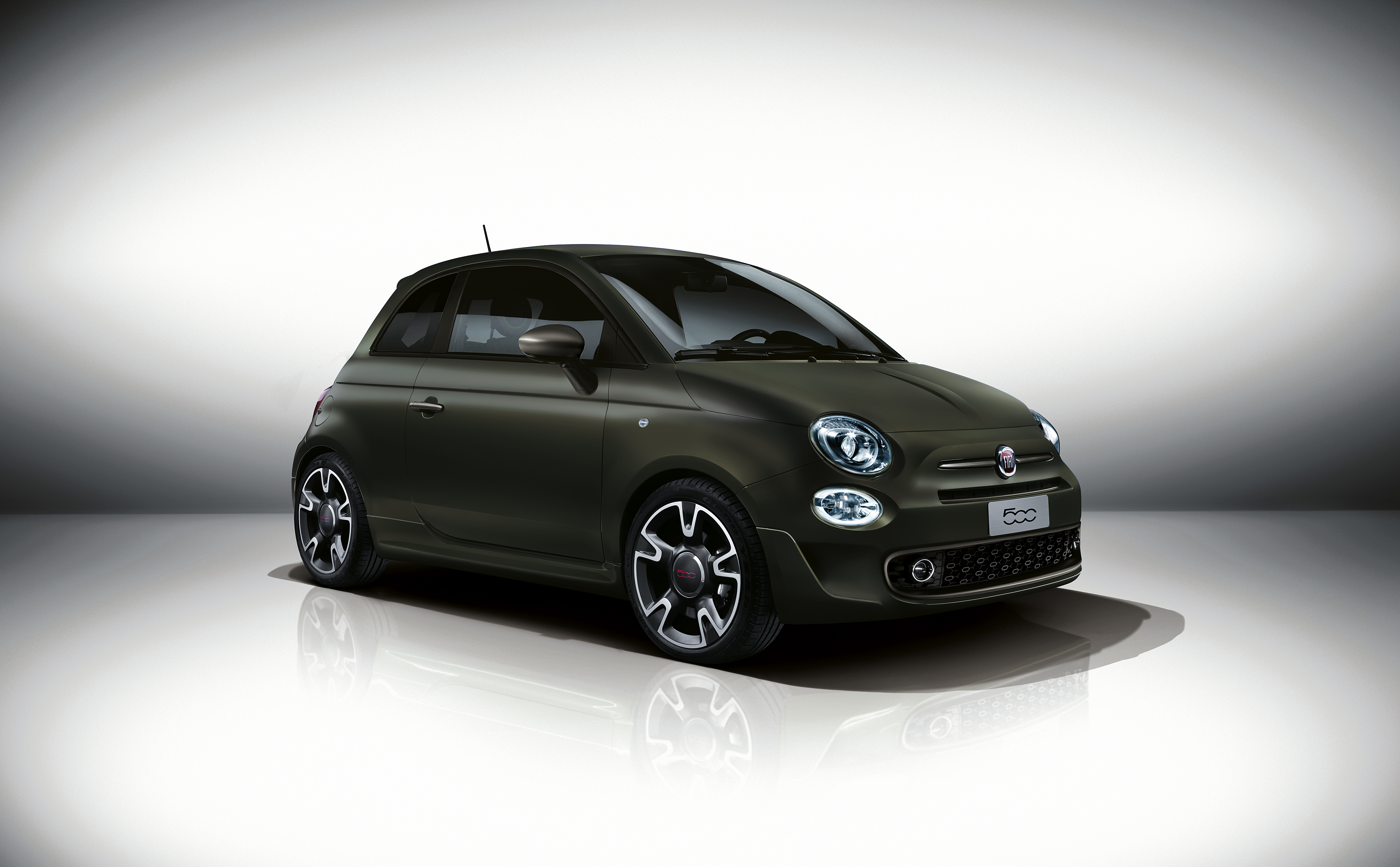 Facelift voor Fiat 500S tijdens de Autosalon van Geneve. De sportief getinte 500S wordt vanaf juli 2016 gentroduceerd.