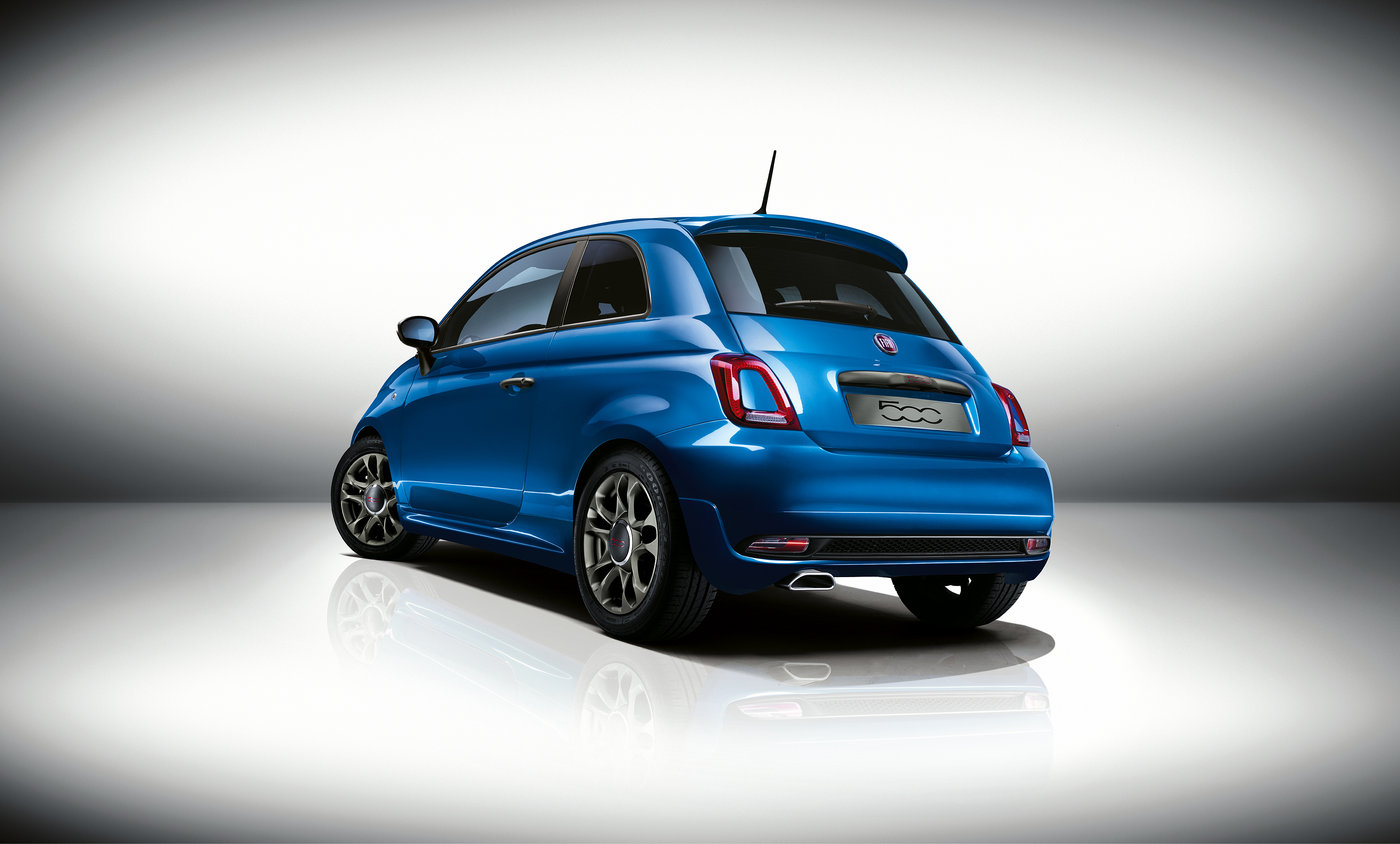 Facelift voor Fiat 500S tijdens de Autosalon van Geneve. De sportief getinte 500S wordt vanaf juli 2016 gentroduceerd.