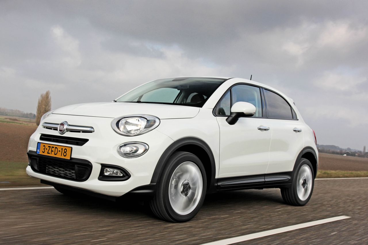 Autotest Fiat 500X 1.4 Turbo MultiAir in de Lounge-uitvoering, de nieuwe crossover van Fiat met veel ruimte, een felle motor en een goede uitrusting. En duidelijk anders dan de Jeep Renegade.