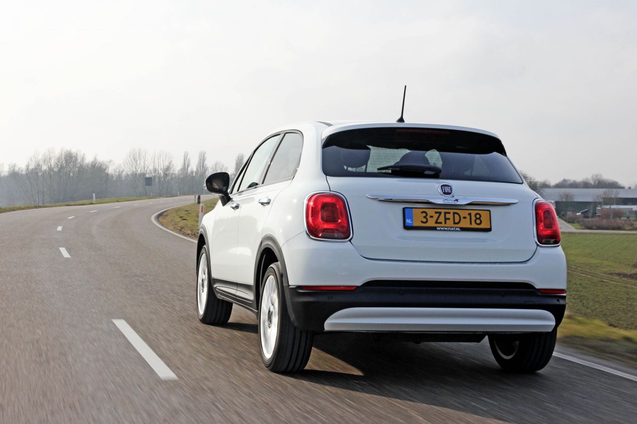 Autotest Fiat 500X 1.4 Turbo MultiAir in de Lounge-uitvoering, de nieuwe crossover van Fiat met veel ruimte, een felle motor en een goede uitrusting. En duidelijk anders dan de Jeep Renegade.