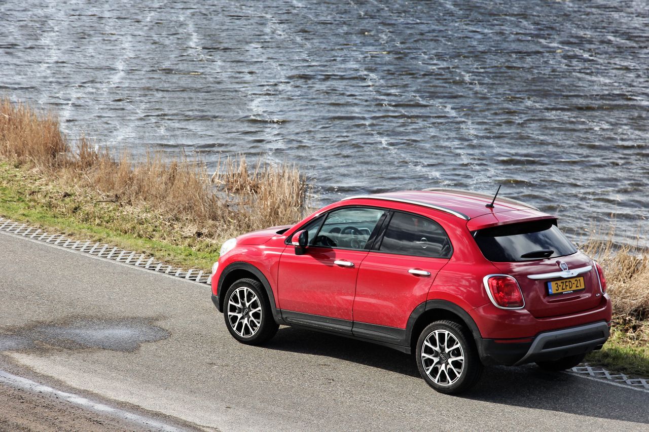 Autotest Fiat 500X 1.4 Turbo MultiAir in de Lounge-uitvoering, de nieuwe crossover van Fiat met veel ruimte, een felle motor en een goede uitrusting. En duidelijk anders dan de Jeep Renegade.