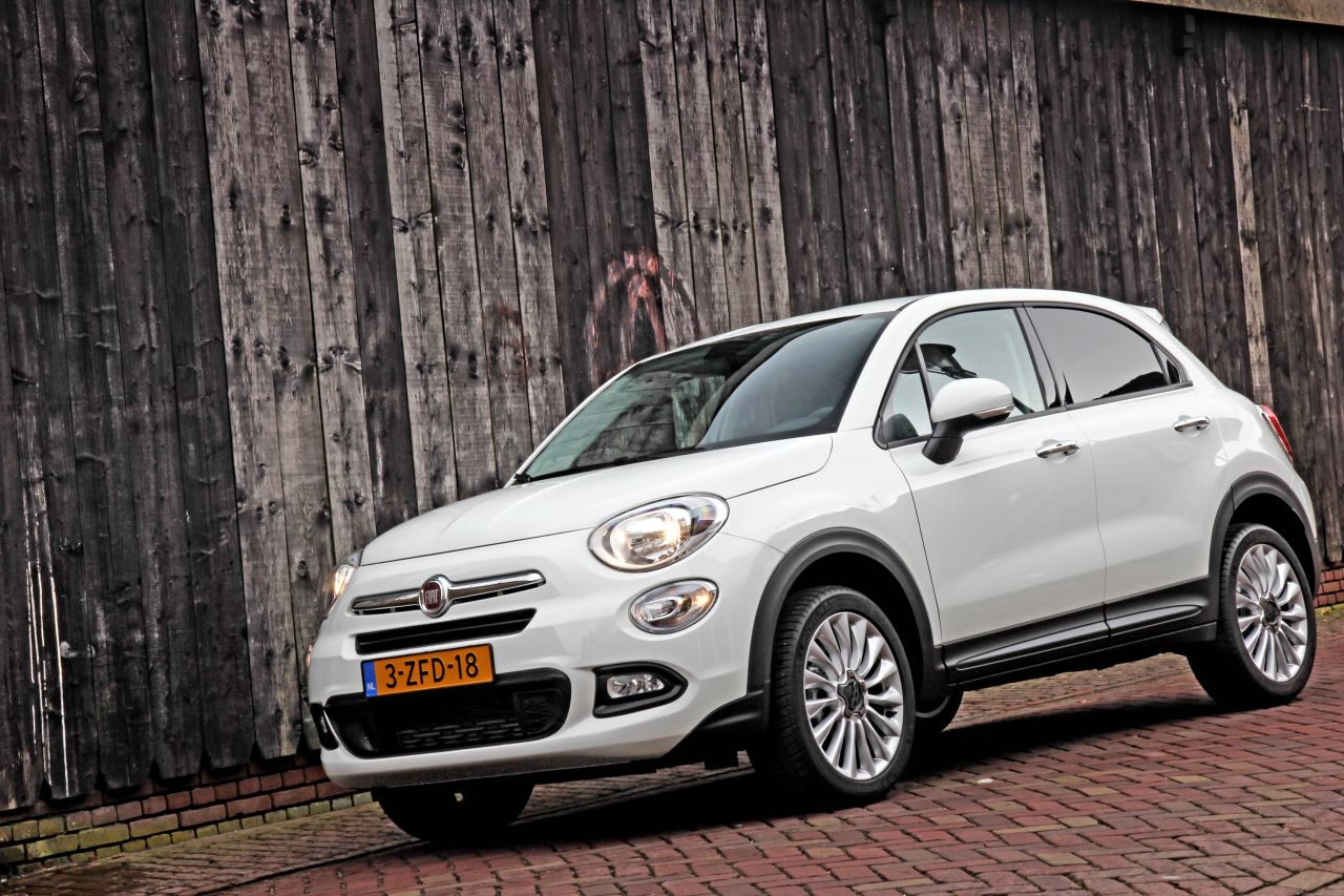 Autotest Fiat 500X 1.4 Turbo MultiAir in de Lounge-uitvoering, de nieuwe crossover van Fiat met veel ruimte, een felle motor en een goede uitrusting. En duidelijk anders dan de Jeep Renegade.