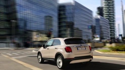 Rijtest - De Fiat 500X is de nieuwste toevoeging aan de 500 familie. Na de 500 en de 500L is het nu tijd voor een compacte crossover. De eerste kennismaking op de wegen rond Turijn was een goede.