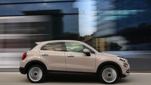 Rijtest - De Fiat 500X is de nieuwste toevoeging aan de 500 familie. Na de 500 en de 500L is het nu tijd voor een compacte crossover. De eerste kennismaking op de wegen rond Turijn was een goede.