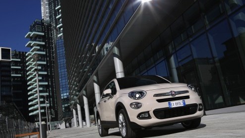 Rijtest - De Fiat 500X is de nieuwste toevoeging aan de 500 familie. Na de 500 en de 500L is het nu tijd voor een compacte crossover. De eerste kennismaking op de wegen rond Turijn was een goede.