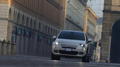 Rijtest - De Fiat 500X is de nieuwste toevoeging aan de 500 familie. Na de 500 en de 500L is het nu tijd voor een compacte crossover. De eerste kennismaking op de wegen rond Turijn was een goede.
