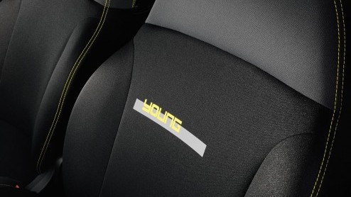 Fiat Panda Young is een nieuwe uitvoering op basis van de Panda Edizione Cool, maar speciaal uitgevoerd met Young-accenten.