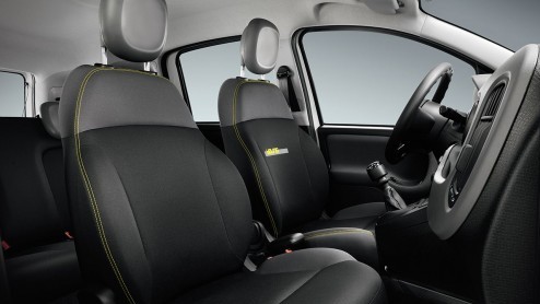 Fiat Panda Young is een nieuwe uitvoering op basis van de Panda Edizione Cool, maar speciaal uitgevoerd met Young-accenten.